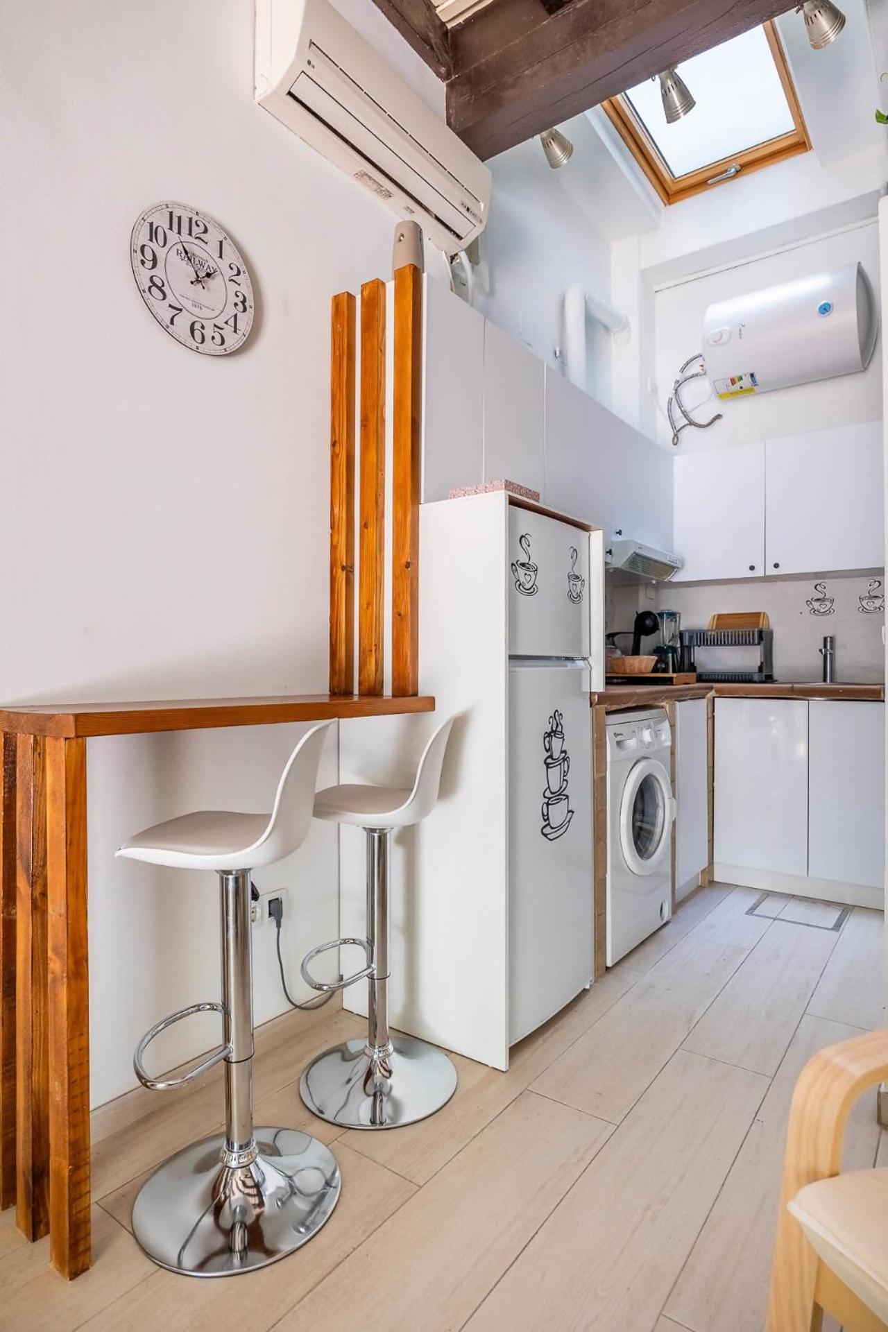Comfy Away - Estudio En Patio De Vecinos En Las Setas Seville Luaran gambar