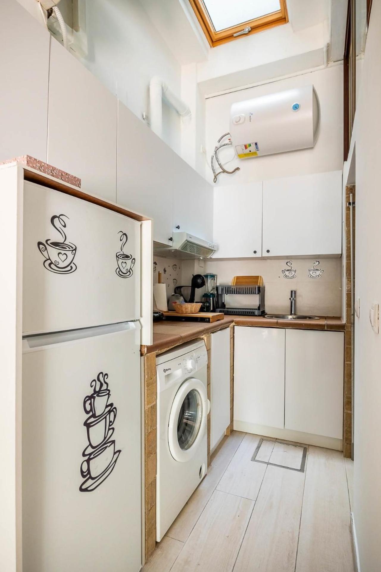 Comfy Away - Estudio En Patio De Vecinos En Las Setas Seville Luaran gambar