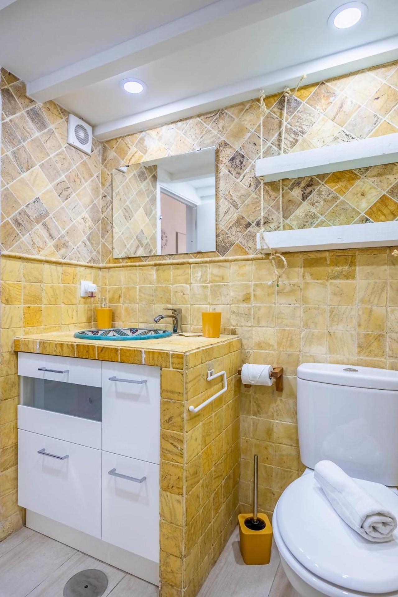 Comfy Away - Estudio En Patio De Vecinos En Las Setas Seville Luaran gambar