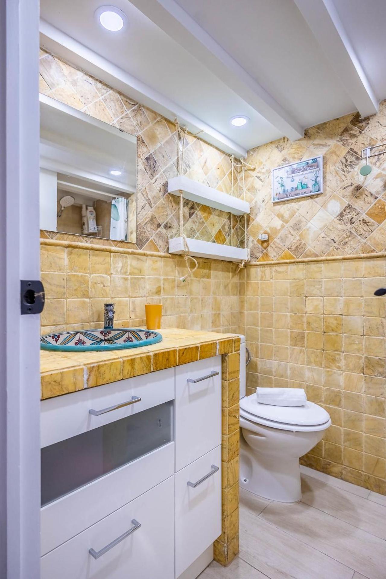 Comfy Away - Estudio En Patio De Vecinos En Las Setas Seville Luaran gambar